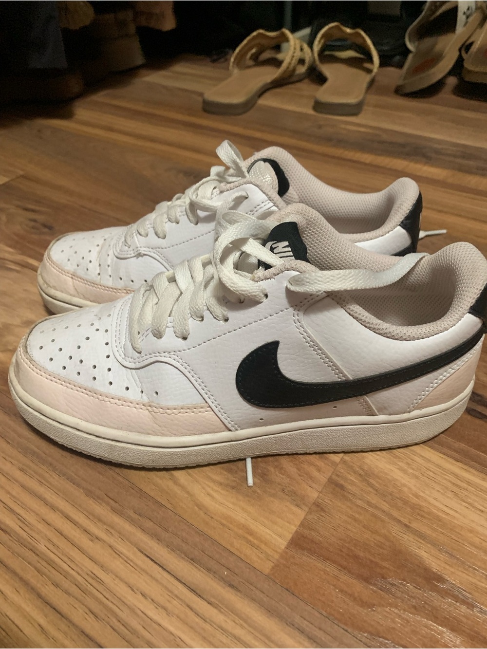 Nike White and Black Low-Top Sneakers